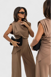 Sofia – Asymmetrisches Damen-Set mit drapierten Schultern und weiter Hose – Ansicht 10
