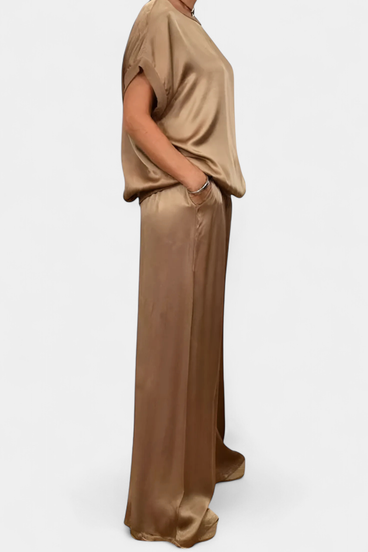 Frühlingshaftes Damen-Set Blasa mit fließender Bluse und weiter Hose – Ansicht 14