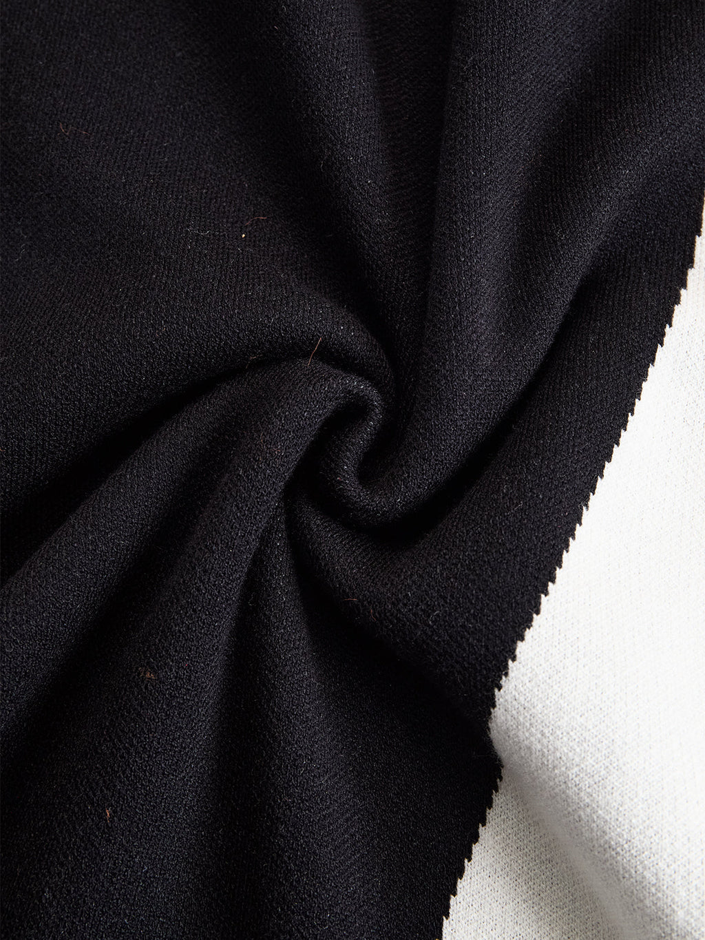 Juni | Elegantes, figurbetontes One-Shoulder-Kleid in Unifarben mit Kontrasteffekt