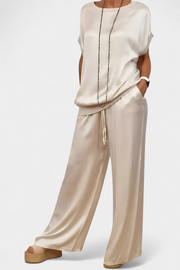 Frühlingshaftes Damen-Set Blasa mit fließender Bluse und weiter Hose