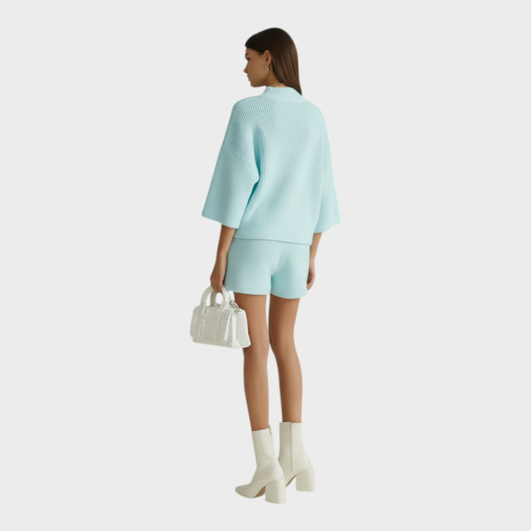 Stefania – Hellblaues zweiteiliges Damen-Set mit Oversize-Bluse und weiten Bermudashorts – Ansicht 2