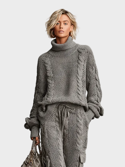 Aveline | Damen-Freizeitset mit geflochtenem Rollkragenpullover und Hose mit Seitentaschen.