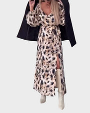 Avice – Damenkleid mit V-Ausschnitt und auffälligem Print – Ansicht 5