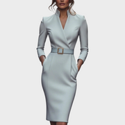 Tricia – Elegantes schwarzes Kleid mit Gürtel und Stehkragen