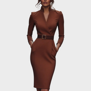 Tricia – Elegantes schwarzes Kleid mit Gürtel und Stehkragen