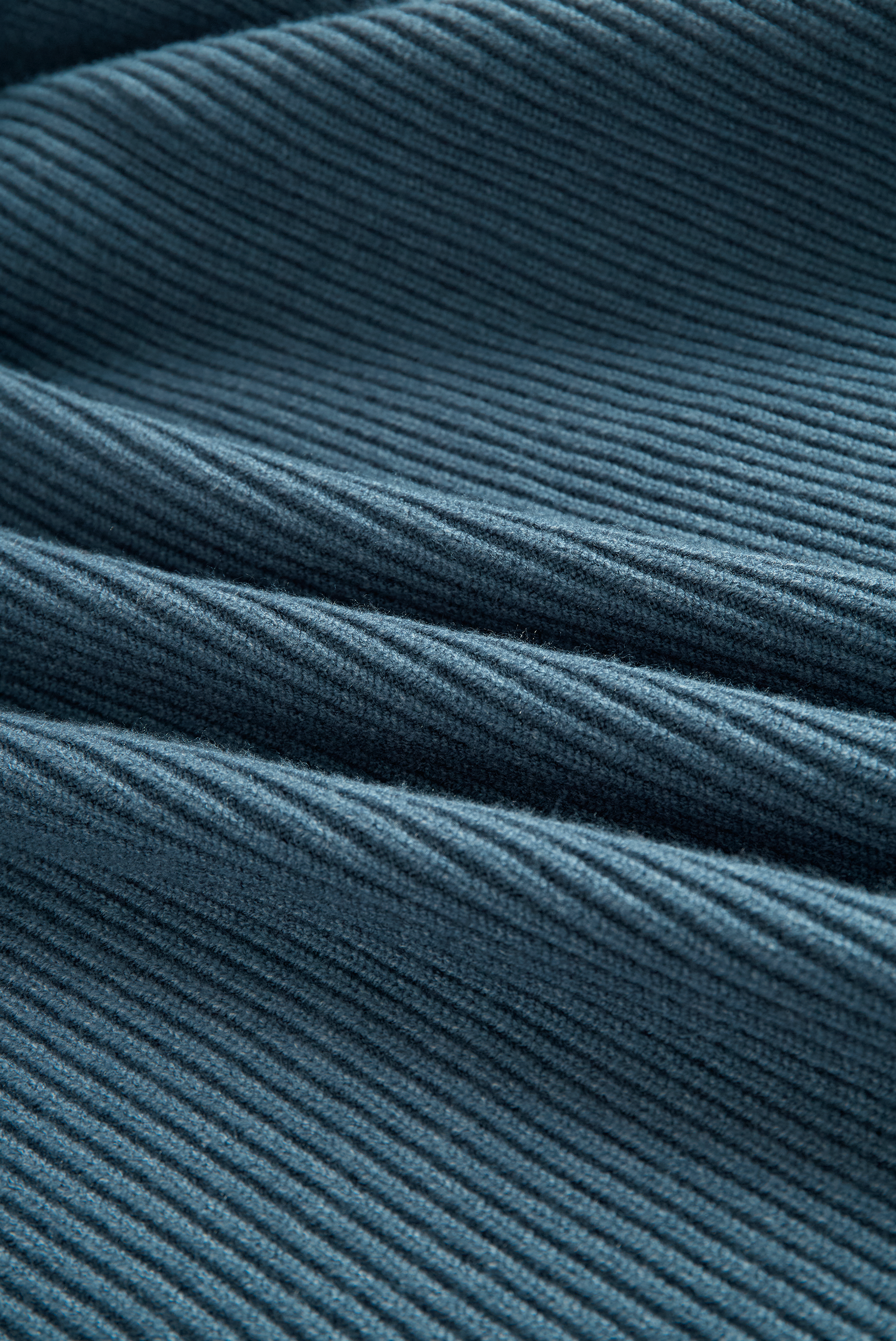 Akesha – Langes tailliertes Damenkleid mit Kapuze – Ansicht 8