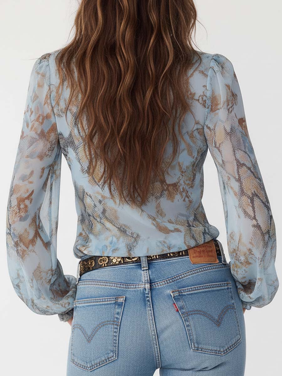 Zinia – Damen-Chiffonbluse mit Rüschen und blauem Muster – Ansicht 4