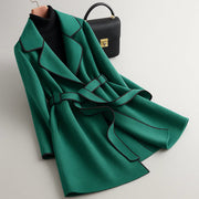 Marlise – Lehmfarbener Woll-Trenchcoat für Damen mit Gürtel – Ansicht 2