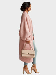 Lily – Pinkfarbene Maxi-Strickjacke für Damen mit Puffärmeln – Ansicht 3