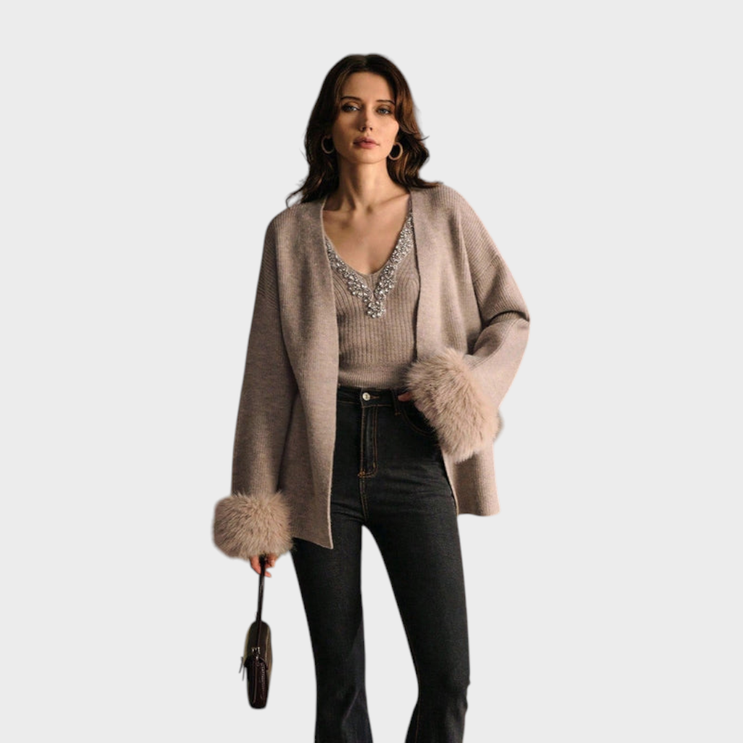 Eira – Verzierte Damenbluse mit passender Jacke