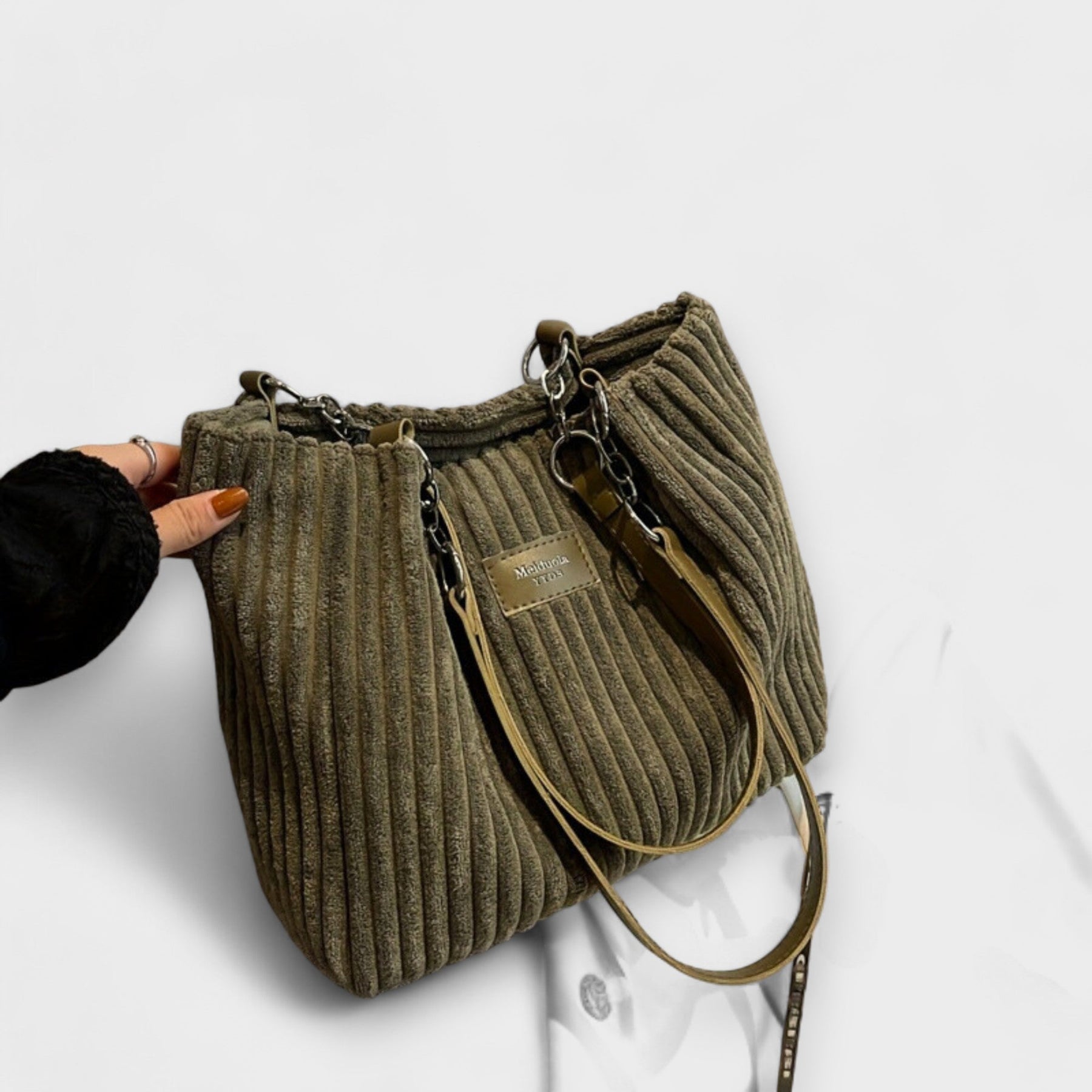 Xella – Khakifarbene Schultertasche für Damen aus weichem Cord