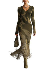 Paula – Gestricktes Midikleid mit Camouflage-Muster und Fransensaum