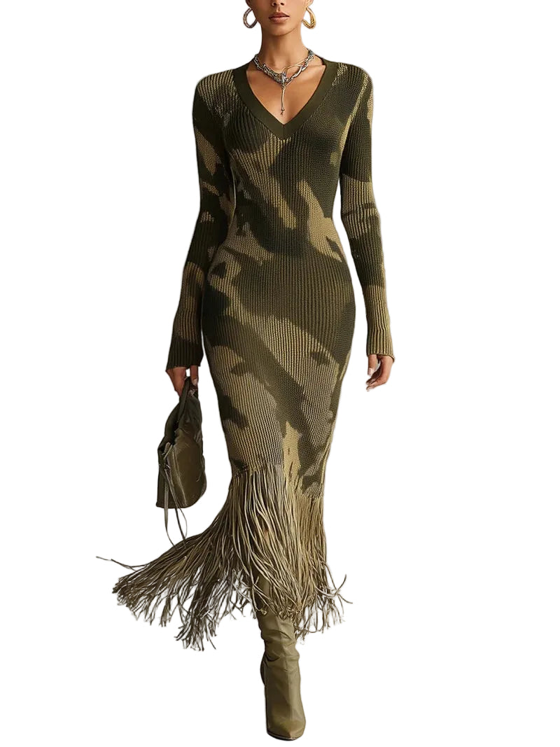 Paula – Gestricktes Midikleid mit Camouflage-Muster und Fransensaum