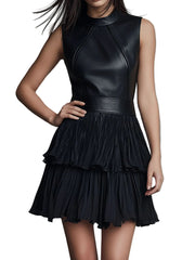 Kylie – Schickes schwarzes Minikleid aus Kunstleder und plissiertem Chiffon