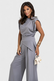 Sofia – Asymmetrisches Damen-Set mit drapierten Schultern und weiter Hose – Ansicht 2