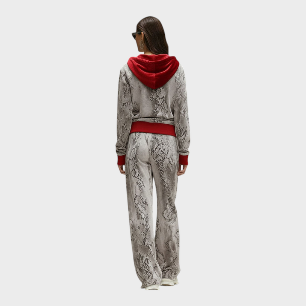 Jordynn | Lässiger Sport-Retro-Hoodie aus grauem Samt mit Schlangenmuster und High-Waist-Hose