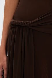 Eranda – Schulterfreies Maxikleid für Damen aus drapiertem Mesh – Ansicht 4