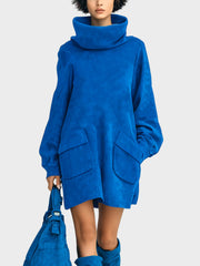 Meria – Hellblaues Minikleid aus Wildlederimitat mit Rollkragen und Laternenärmeln