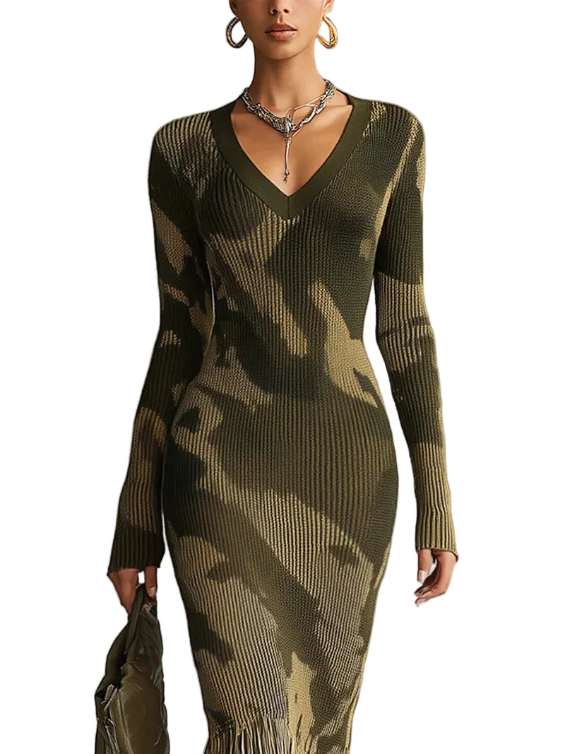 Paula – Gestricktes Midikleid mit Camouflage-Muster und Fransensaum