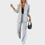 Maelyn – Elegantes gestreiftes Damen-Set mit Mantel und weiter Hose