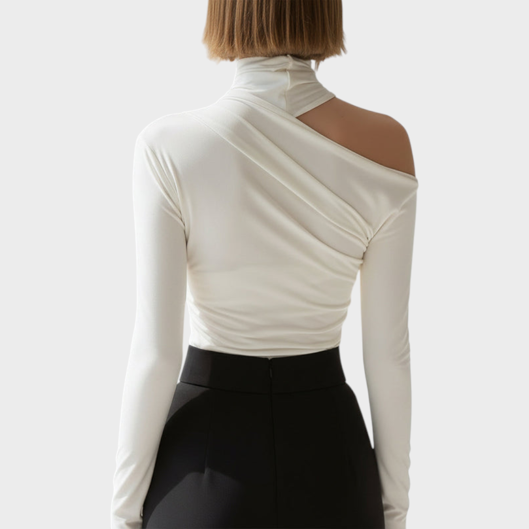 Carlie | Asymmetrisch drapiertes Top mit hohem Kragen und langen Ärmeln