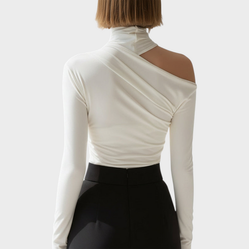 Carlie | Asymmetrisch drapiertes Top mit hohem Kragen und langen Ärmeln