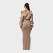 Hillary – Schulterfreies Strick-Maxikleid