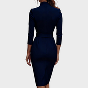 Tricia – Elegantes schwarzes Kleid mit Gürtel und Stehkragen