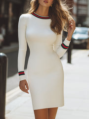 April – Elfenbeinfarbenes geripptes besticktes figurbetontes Kleid