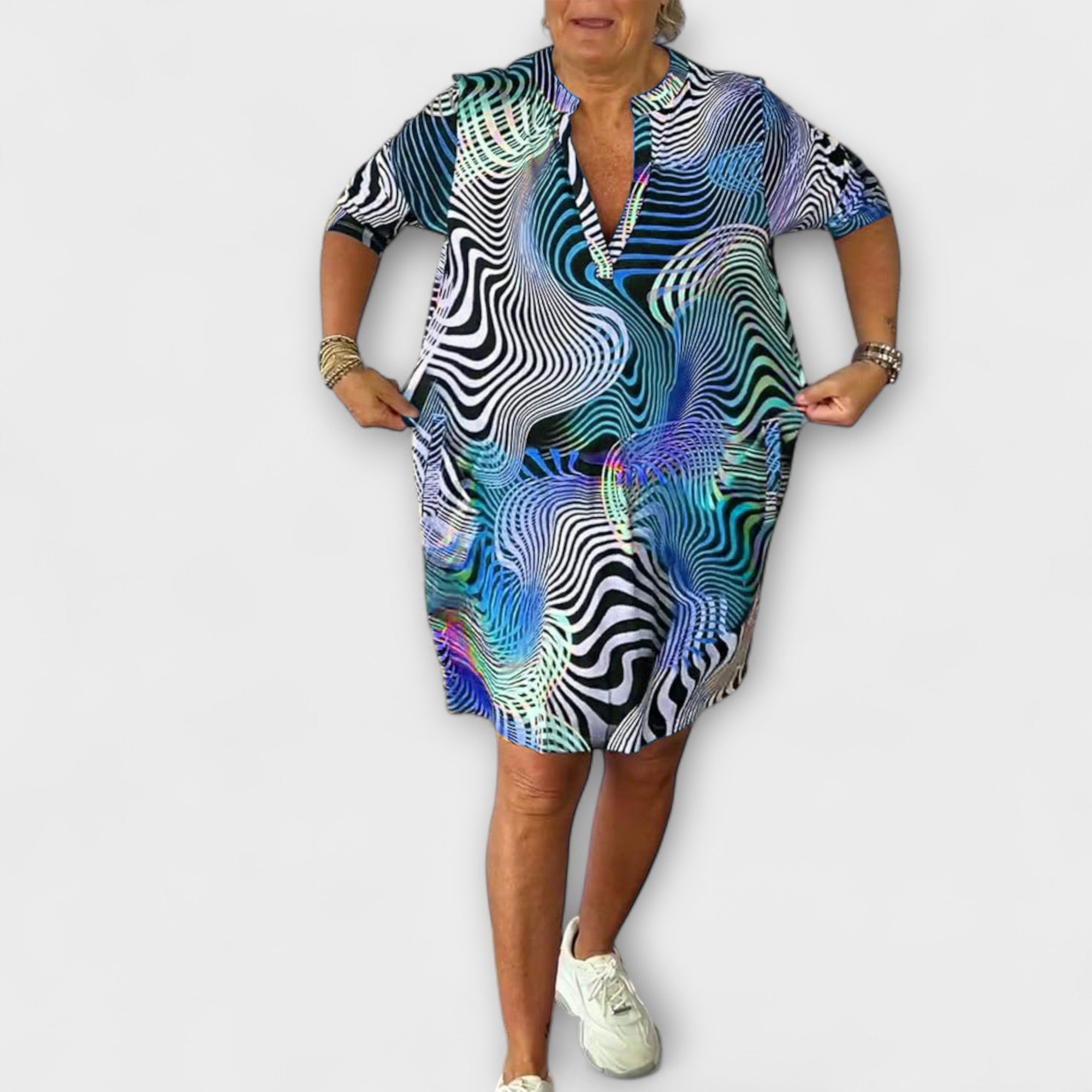 Riola – Mehrfarbiges Kleid mit V-Ausschnitt