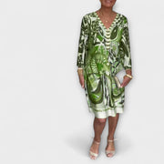 Lockeres Damenkleid mit V-Ausschnitt im Retro-Design – Ansicht 9