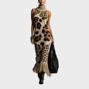 Shannon – Braunes Strick-Maxikleid mit Leopardenmuster, Stehkragen und Fransen – Ansicht 2