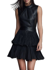 Kylie – Schickes schwarzes Minikleid aus Kunstleder und plissiertem Chiffon