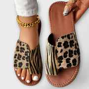 Damen-Flip-Flops mit Leopardenmuster und zweifarbiger Optik – Ansicht 3