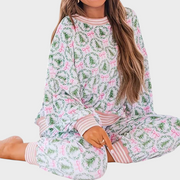 Aubrey – Gemütliches Damen-Pyjama-Set mit weihnachtlichem Schleifenmuster