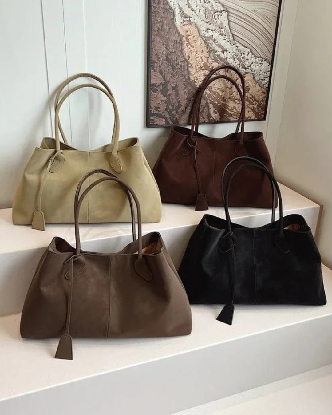 Mara – Braune Tote-Schultertasche in Wildlederoptik – Ansicht 11