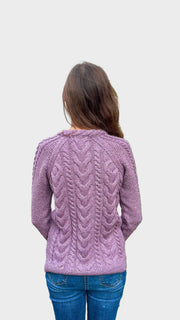 Fliederfarbene Strickjacke für Damen aus Merino-Aran-Wolle – Ansicht 6