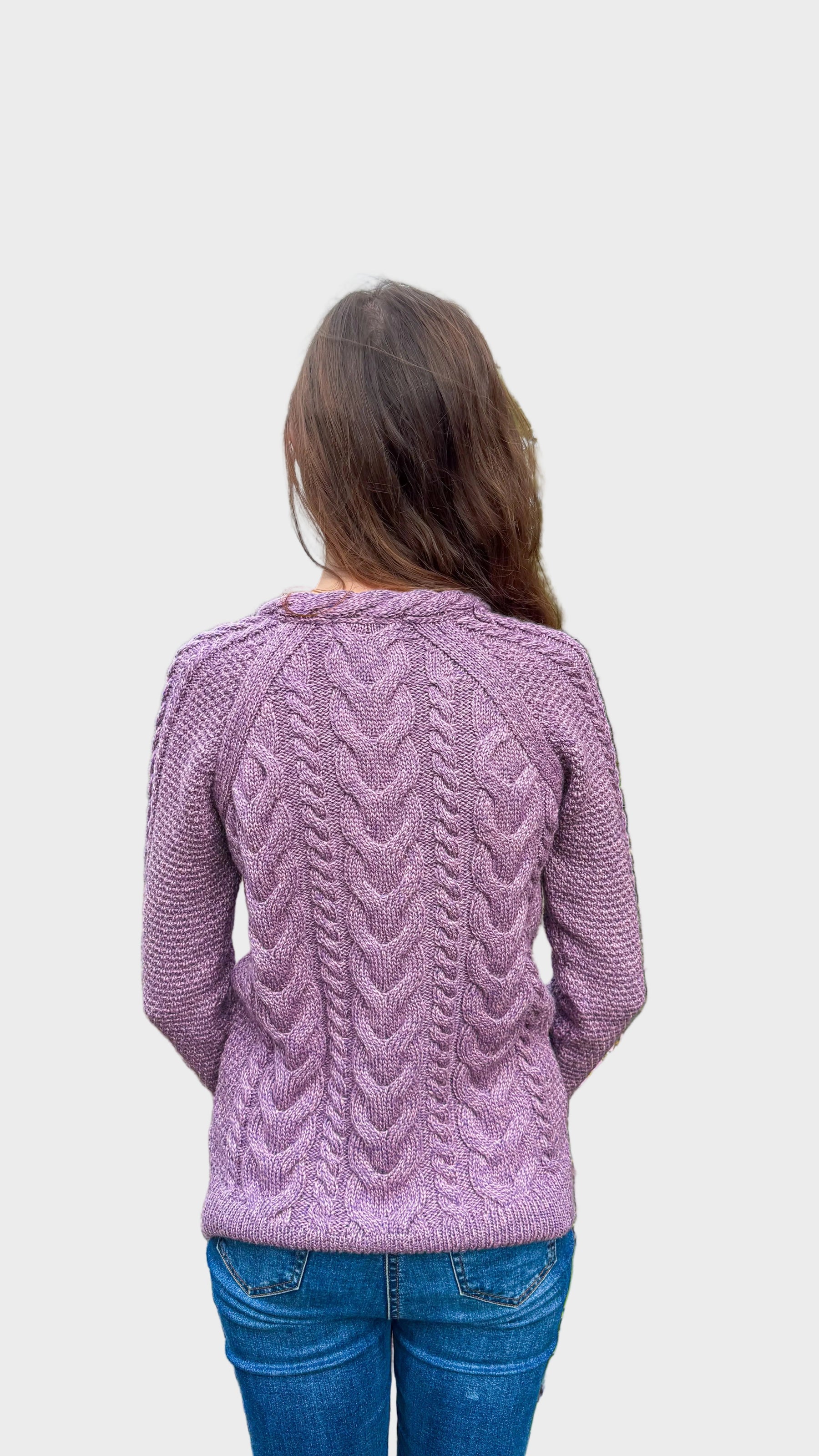 Fliederfarbene Strickjacke für Damen aus Merino-Aran-Wolle – Ansicht 6