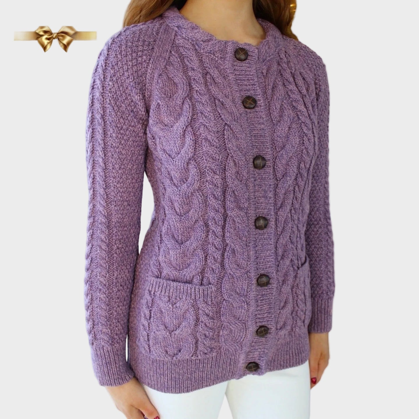Fliederfarbene Strickjacke für Damen aus Merino-Aran-Wolle – Ansicht 2