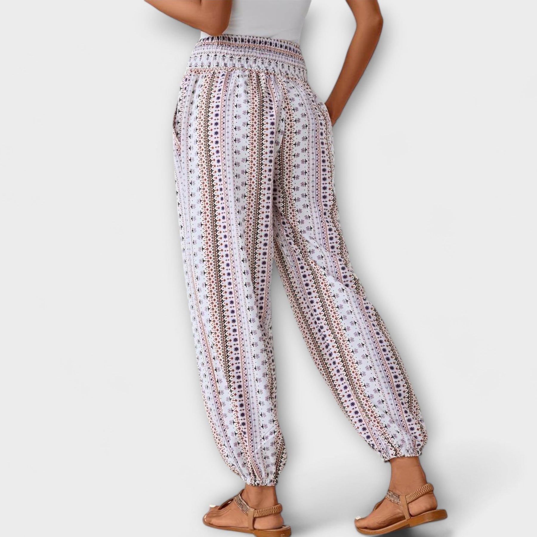 Scarlett – Folklore-Hose für Damen mit Ethnomuster – Ansicht 6
