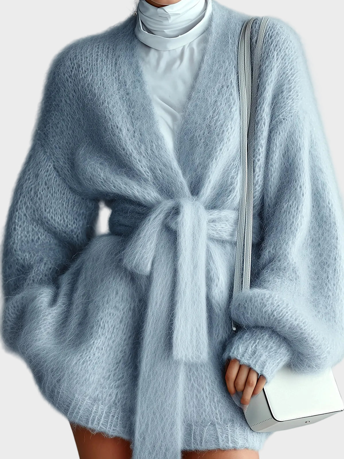 Jasmine – Hellblaue Retro-Strickjacke für Damen mit V-Ausschnitt und Gürtel – Ansicht 4