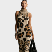 Shannon – Braunes Strick-Maxikleid mit Leopardenmuster, Stehkragen und Fransen