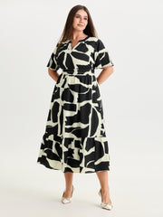 Bedrucktes Damen-Midikleid mit Kragen und Rüschen in Übergröße