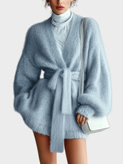 Jasmine – Hellblaue Retro-Strickjacke für Damen mit V-Ausschnitt und Gürtel