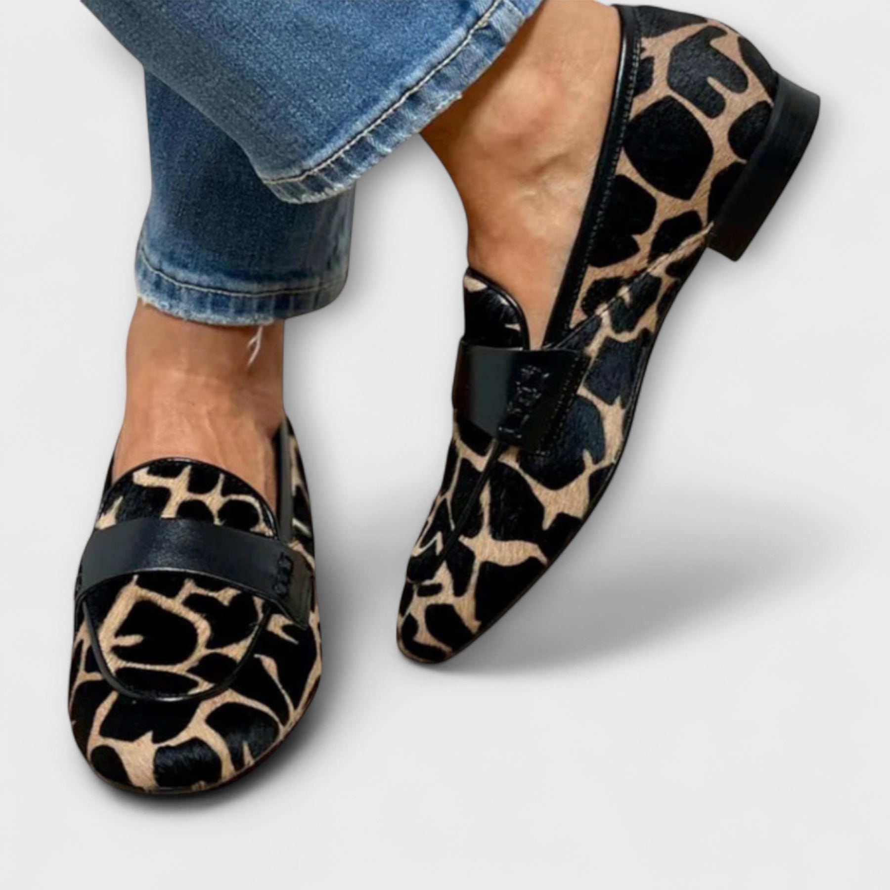 Damen-Hausschuhe mit Leopardenmuster – Ansicht 2