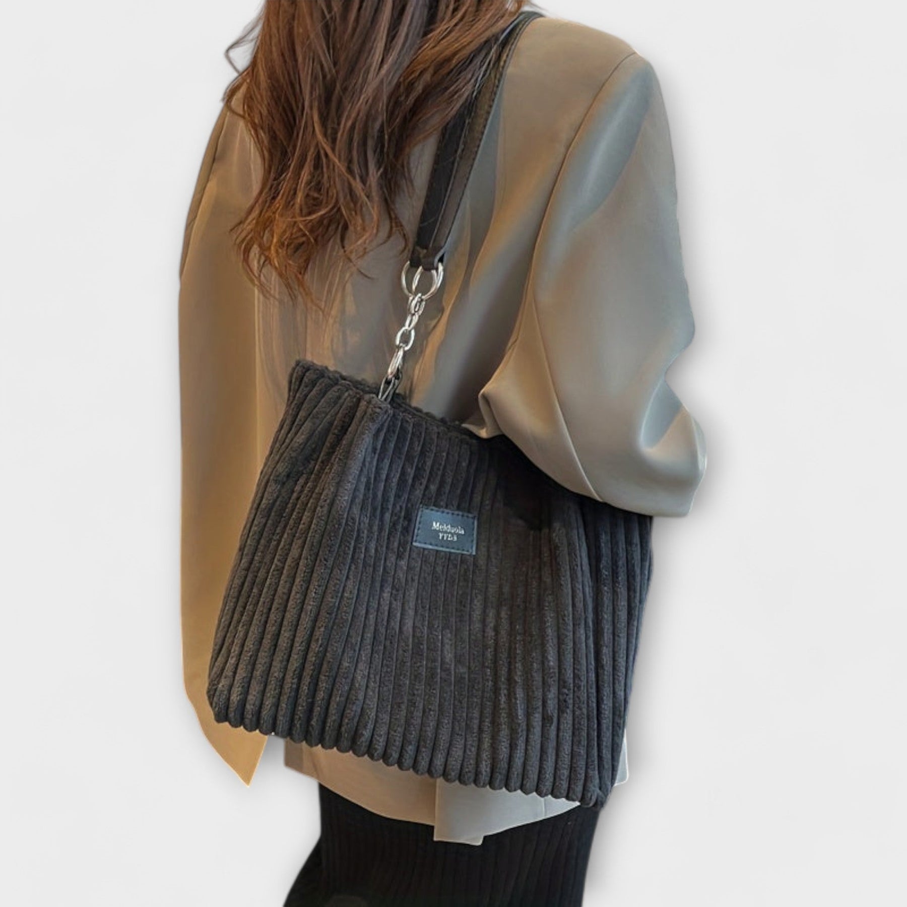 Xella – Khakifarbene Schultertasche für Damen aus weichem Cord – Ansicht 6