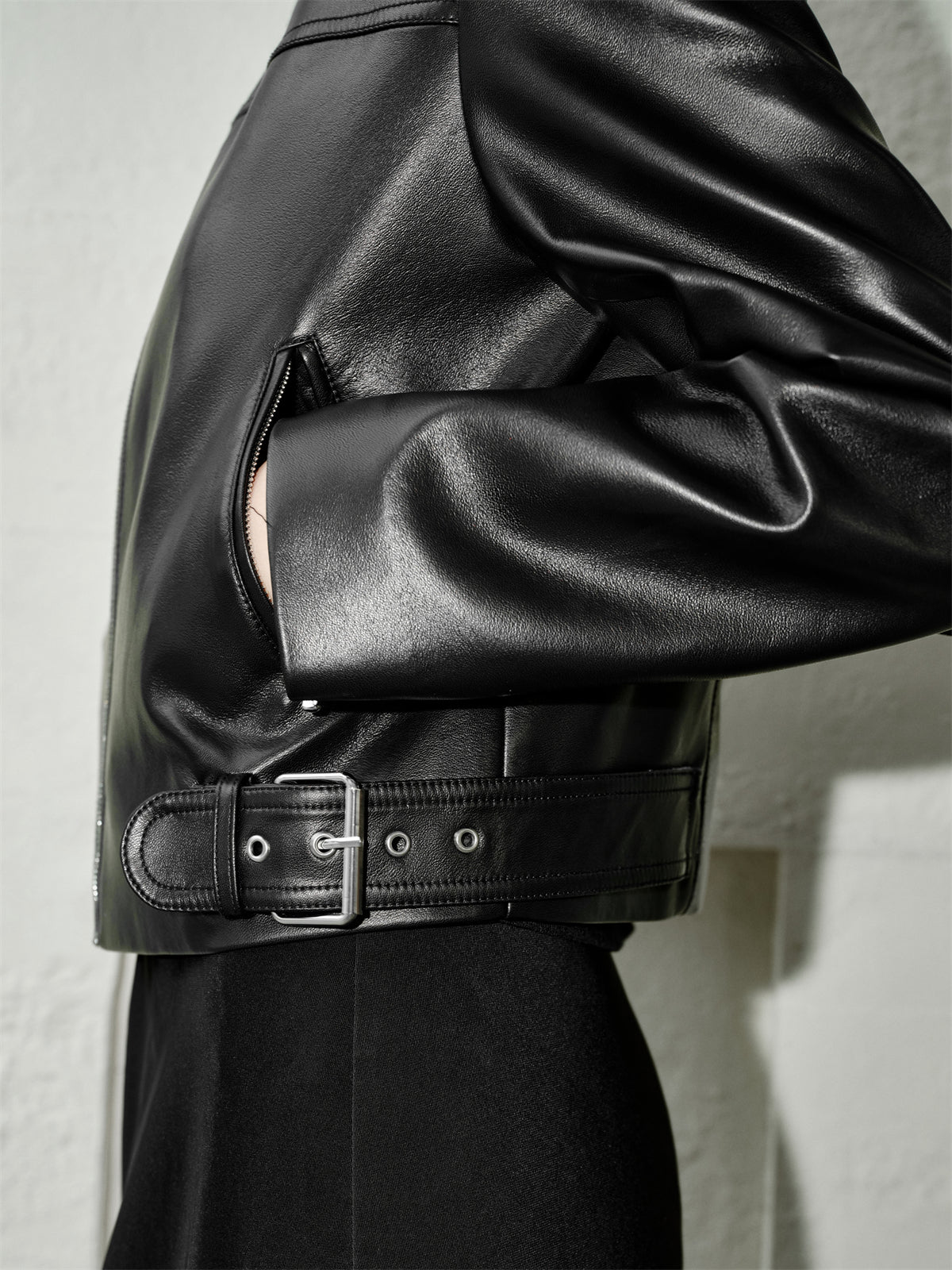Iris – Kurze schwarze Motorradjacke für Damen aus PU – Ansicht 10