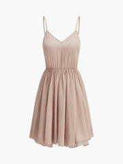 Kim – Halbtransparentes Chiffonkleid mit Rüschen und Umhang