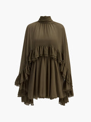Kim – Halbtransparentes Chiffonkleid mit Rüschen und Umhang