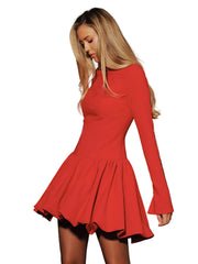 Millie – Figurbetontes Minikleid mit hohem Kragen in A-Linie
